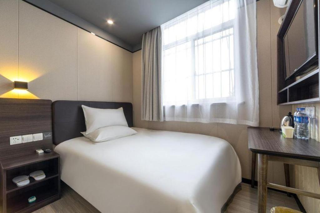 Hotel Hi Tianshan Road