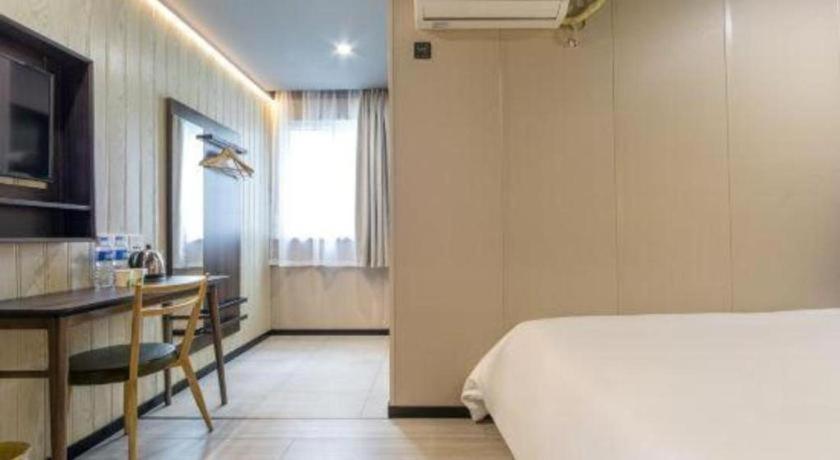 Hi Tianshan Road Hotel 2*