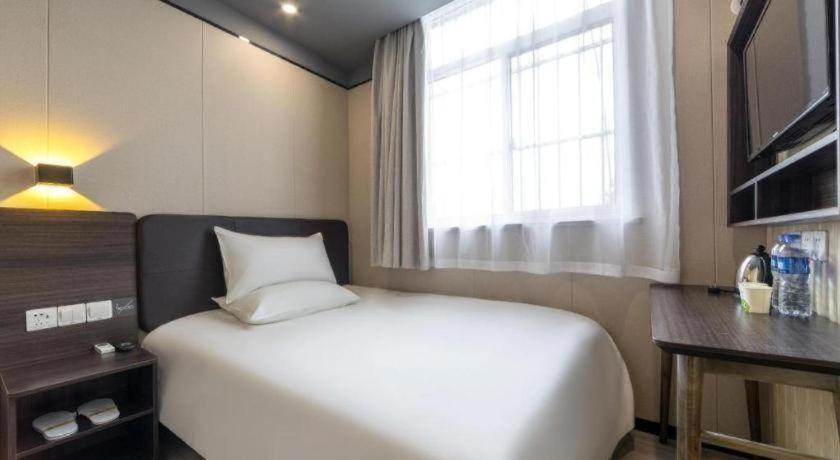 Hi Tianshan Road Hotel