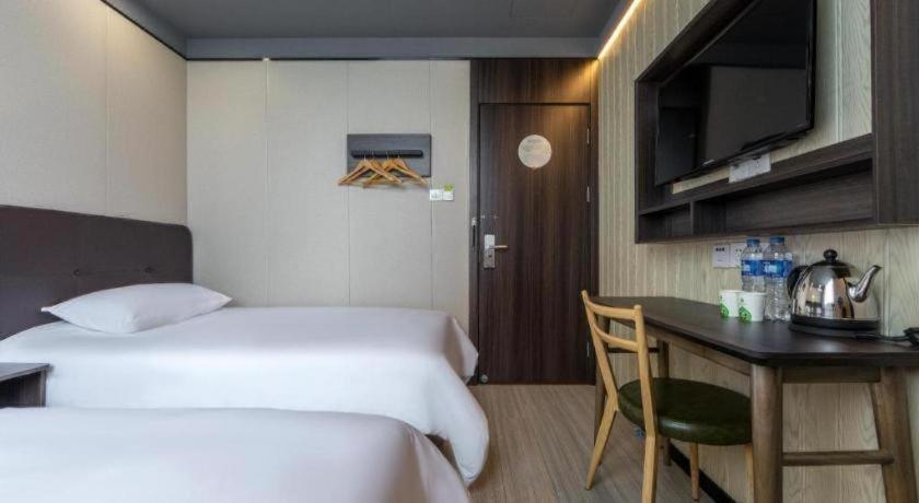 Hi Tianshan Road Hotel