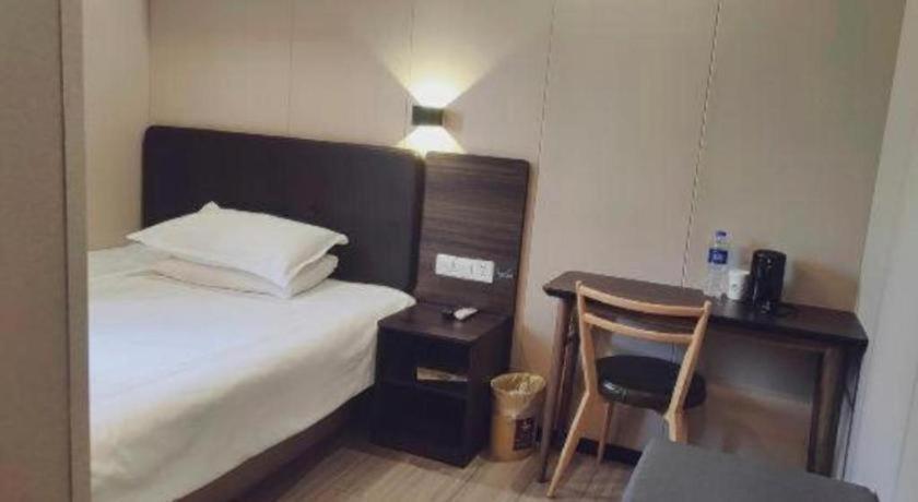 Hotel Hi Tianshan Road