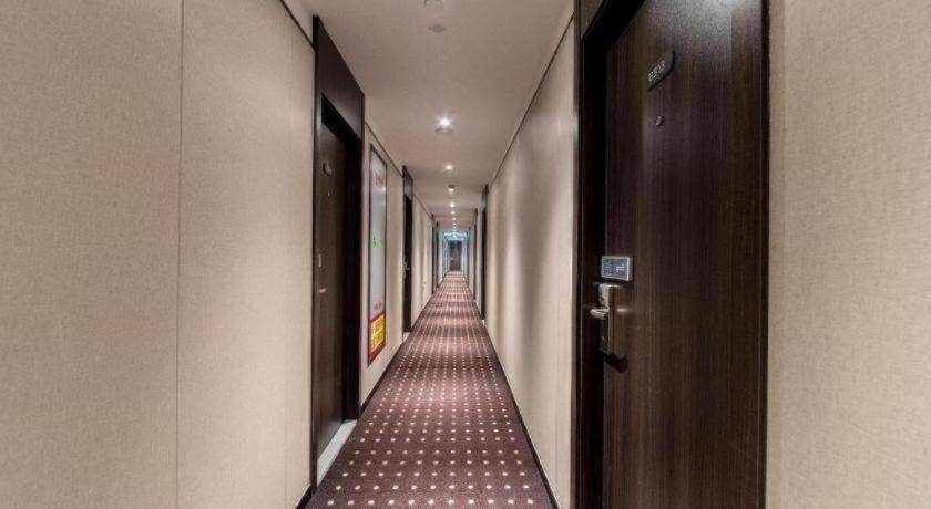 Hi Tianshan Road Hotel 2*